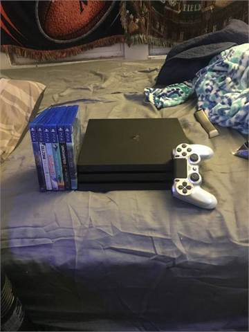  PS4 PRO 1TB/Controller/Cords/Games 