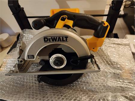 New DEWALT 20v MAX Cordless 6-1/2 in. Circular Saw, Tool-Only