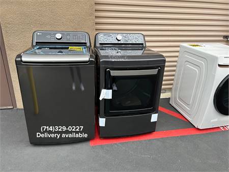LG JUMBO CAPACITY TOP LOAD WASHER AND GAS DRYER SET