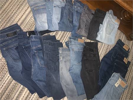 Ladies Jean Bundle 18 Pair All Brand Name CK, Lucky, Guess, and More
