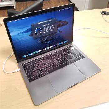 13” MacBook Pro (Mid-2017, Space Grey) – 2.3 GHz / 8 GB / 128 GB (SSD)