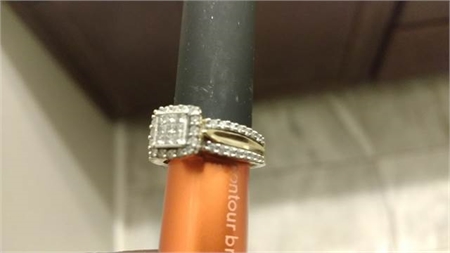 18 Karate Gold Diamond Engagement Ring $1,200