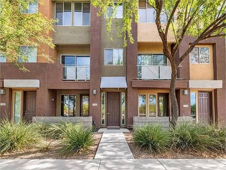 INCREDIBLE TOWNHOUSE STEPS FROM STATE FARM STADIUM